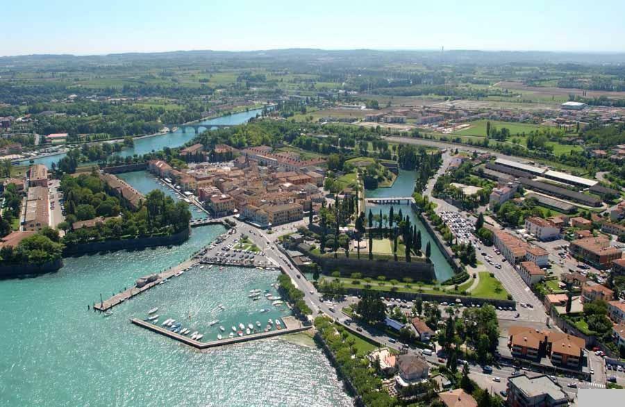 Appartamento La Madonnina Di Cathy Peschiera del Garda Bagian luar foto