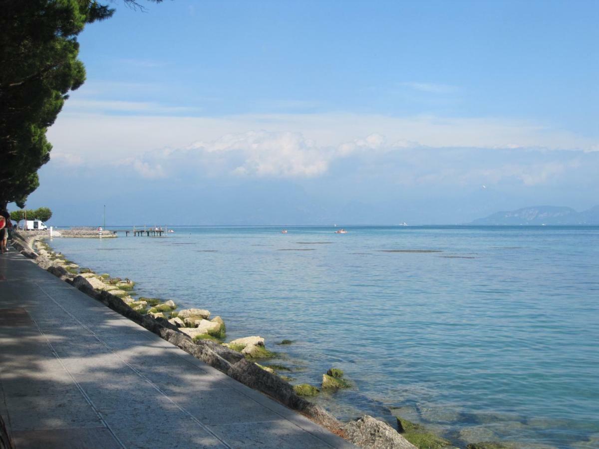 Appartamento La Madonnina Di Cathy Peschiera del Garda Bagian luar foto